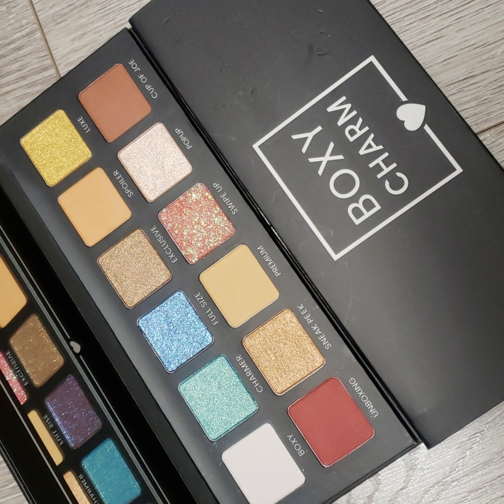 Hello, Charmer eye shadow palette
